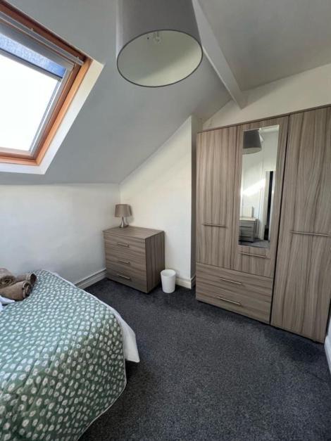 Moorfield Street Guesthouse ลีดส์ ภายนอก รูปภาพ