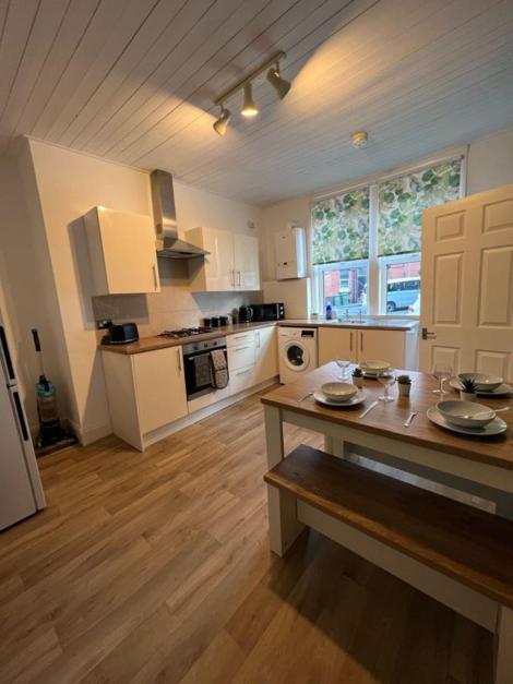 Moorfield Street Guesthouse ลีดส์ ภายนอก รูปภาพ