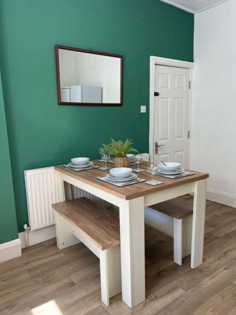 Moorfield Street Guesthouse ลีดส์ ภายนอก รูปภาพ