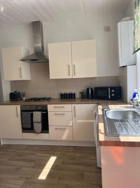 Moorfield Street Guesthouse ลีดส์ ภายนอก รูปภาพ
