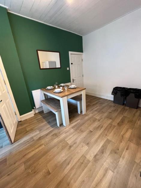 Moorfield Street Guesthouse ลีดส์ ภายนอก รูปภาพ