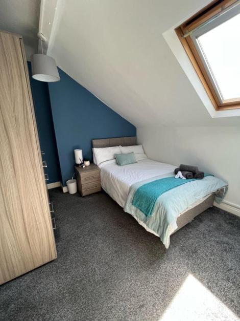 Moorfield Street Guesthouse ลีดส์ ภายนอก รูปภาพ
